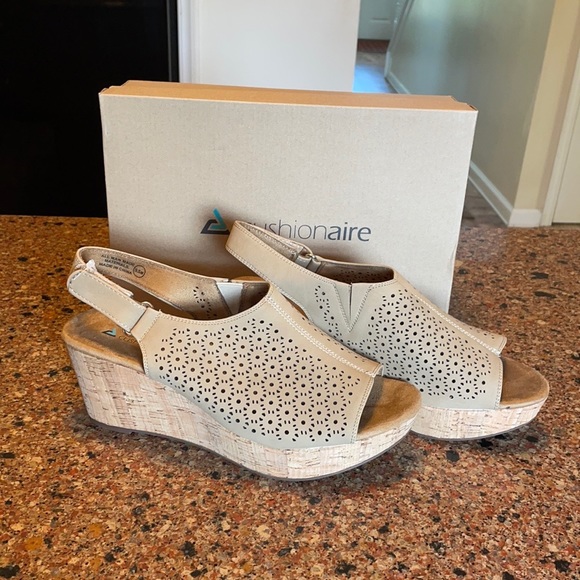 Cushionaire Comfort Sandals - Picture 1 of 5